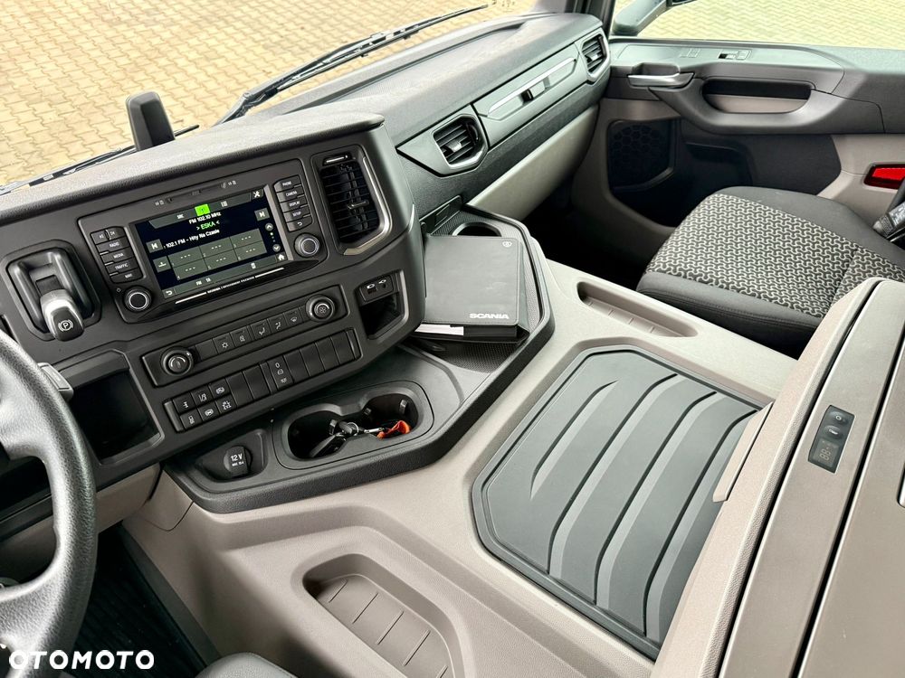 Scania P320 / PLATFORMA / NOWY / 5 TYŚ KM / SYPIALKA / 2023 ROK / CAŁA NA PODUSZKACH / 7.7 M DŁUGOŚCI / LAWETA / DO PRZEWOZU MASZYN ROLNICZYCH ITP - 23
