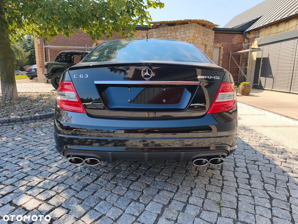 Mercedes-Benz Klasa C 63 AMG - 7