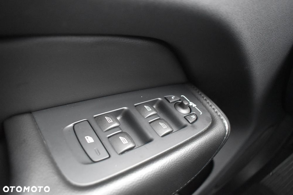 Volvo XC 60 B4 D AWD Momentum Pro - 24