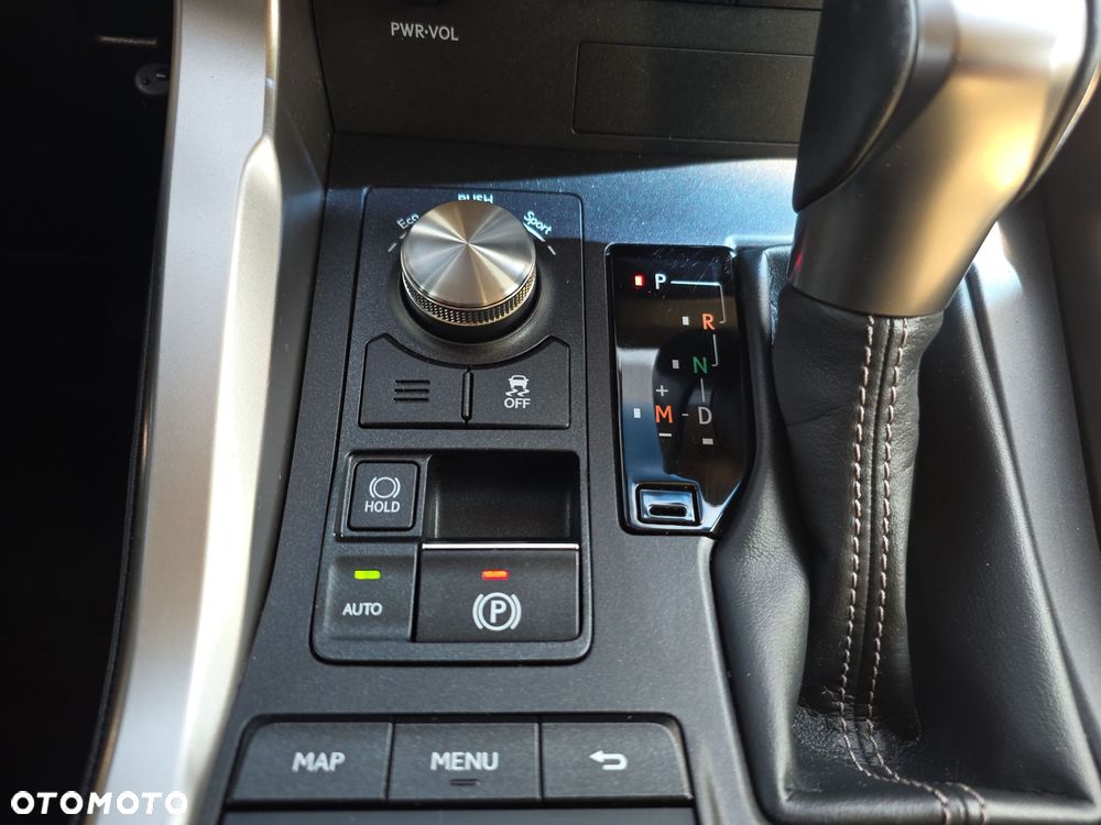 Lexus NX 300 Comfort AWD - 19