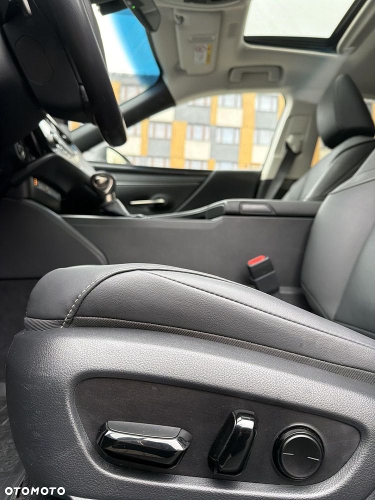 Lexus ES 300h Business Edition - 10