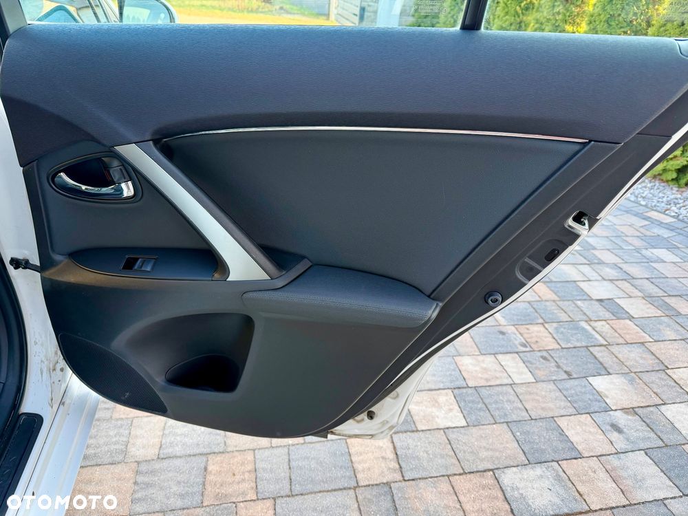 Toyota Avensis 1.8 Sol NAVI - 24