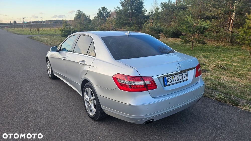 Mercedes-Benz Klasa E 300 CDI DPF BlueEFFICIENCY 7G-TRONIC Elegance - 6