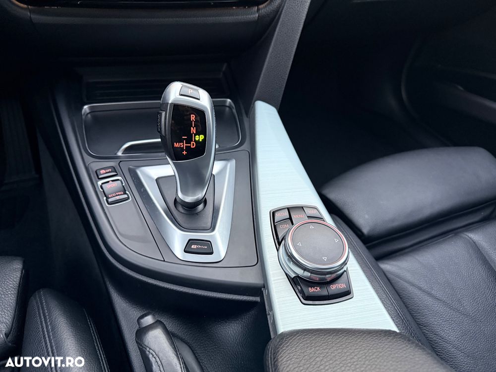 BMW Seria 3 330e iPerformance M Sport - 15