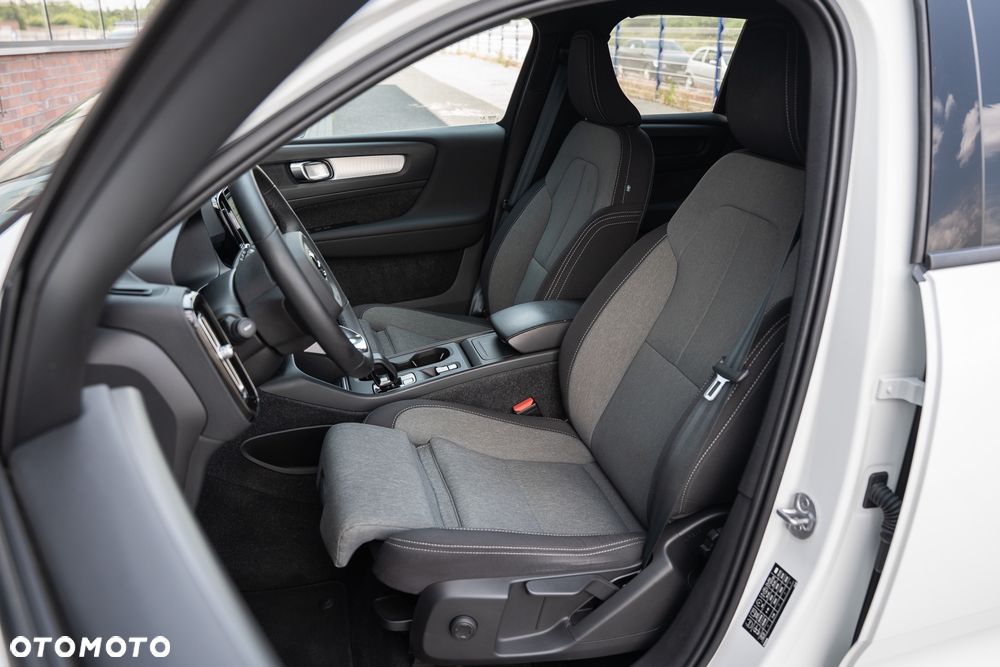 Volvo XC 40 B3 B DKG Plus Bright - 21