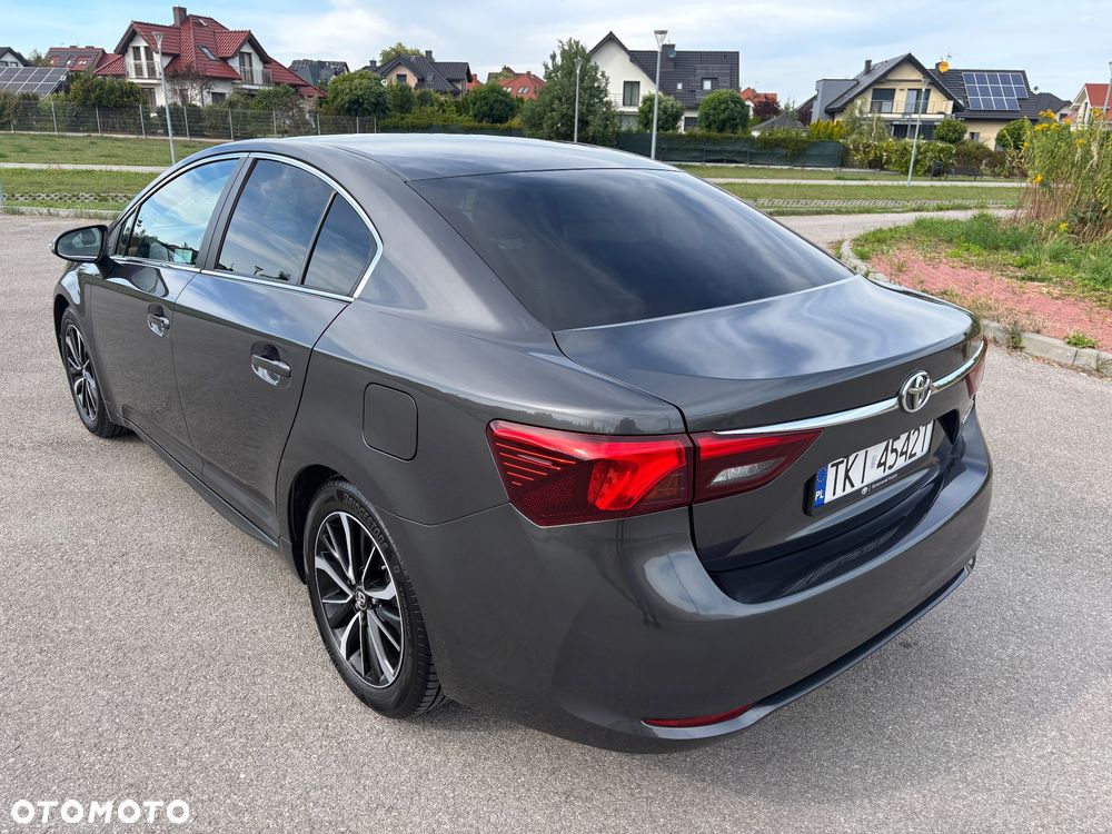 Toyota Avensis 1.8 Premium - 11