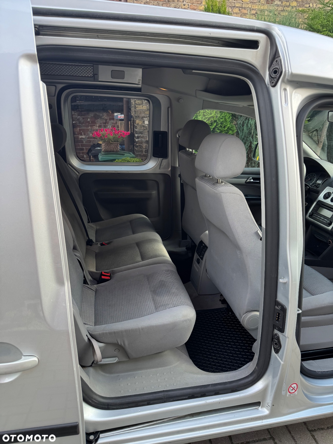 Volkswagen Caddy ver-1-6-life-7--si- - 7
