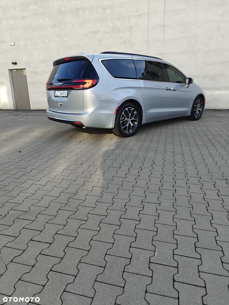Chrysler Pacifica - 4