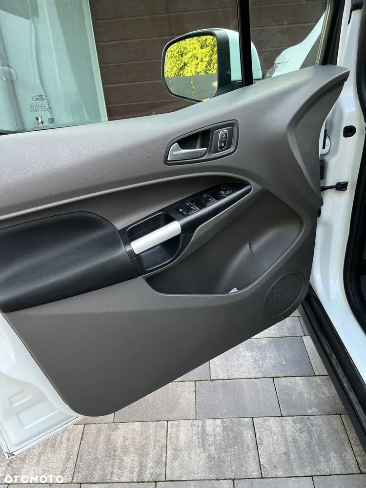 Ford Tourneo Connect - 13