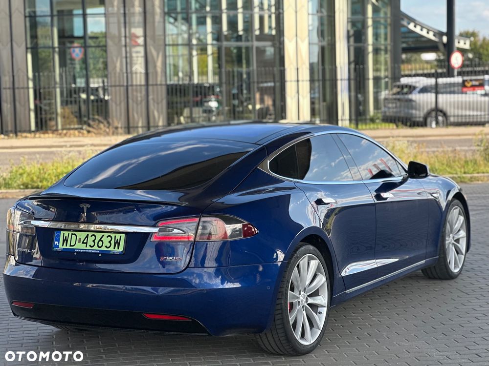 Tesla Model S - 6