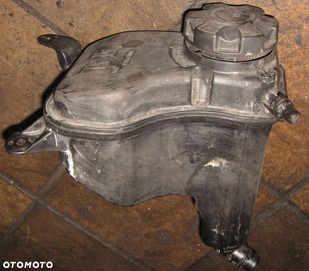 zbiornik wyrownawczy BMW E87 E90 17137519368 - 1