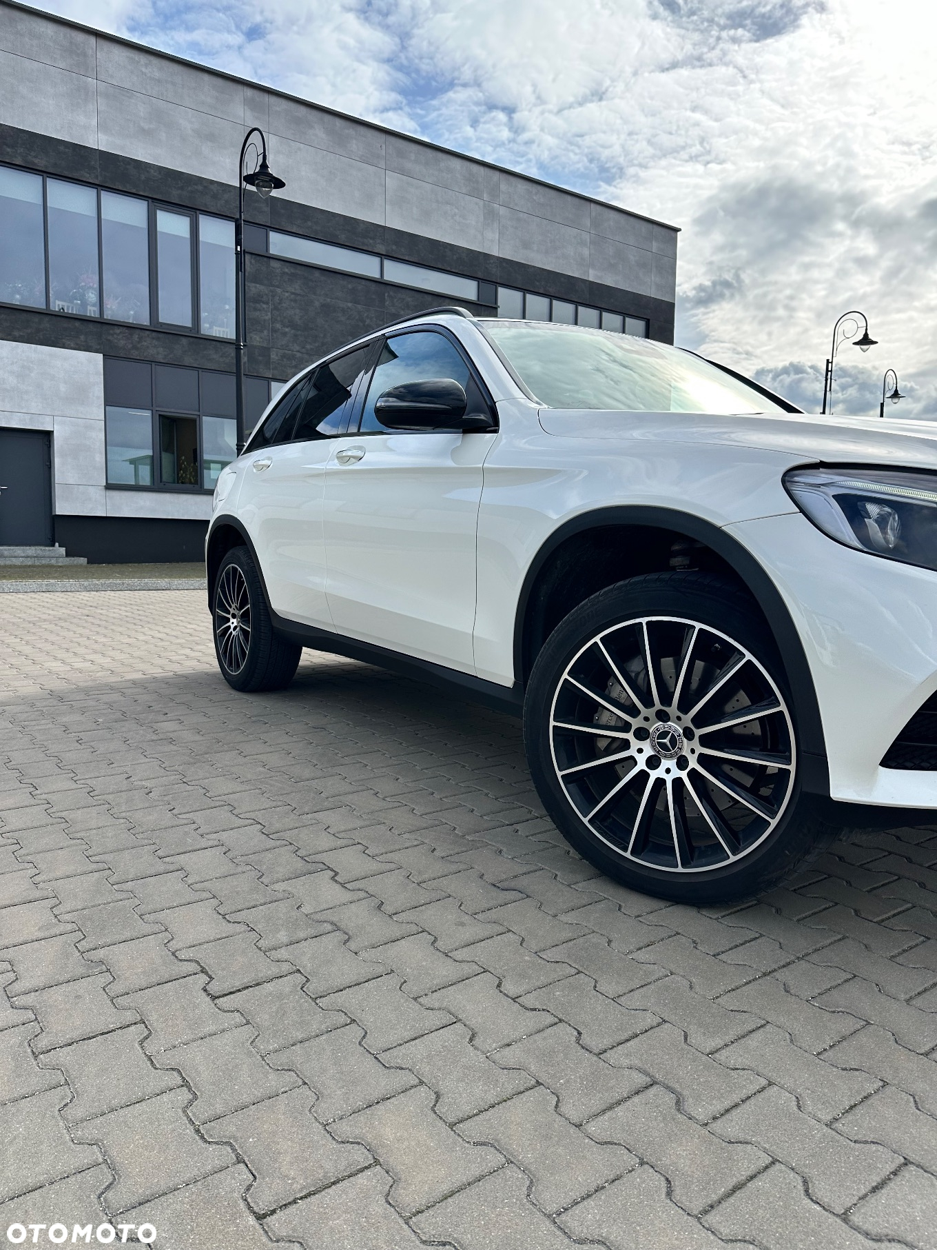 Mercedes-Benz GLC 300 4Matic 9G-TRONIC AMG Line - 10