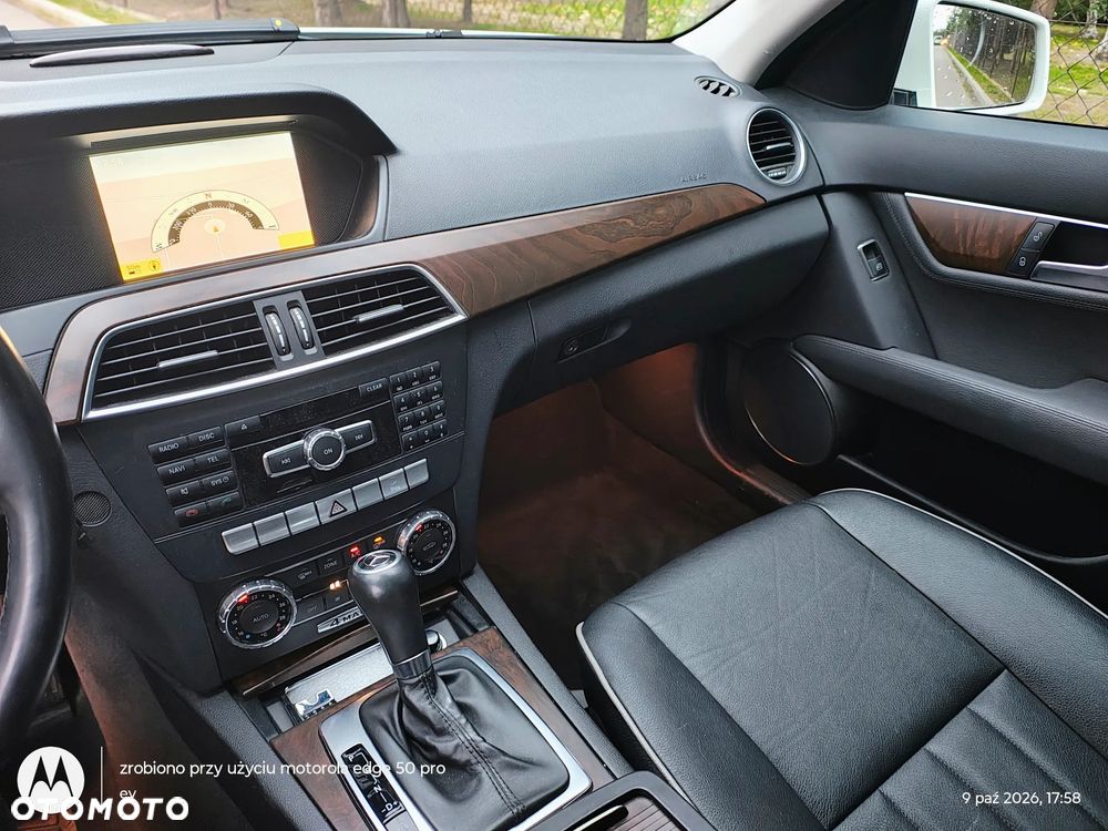 Mercedes-Benz Klasa C 300 CDI BlueEff 4-Matic Avantgarde - 28