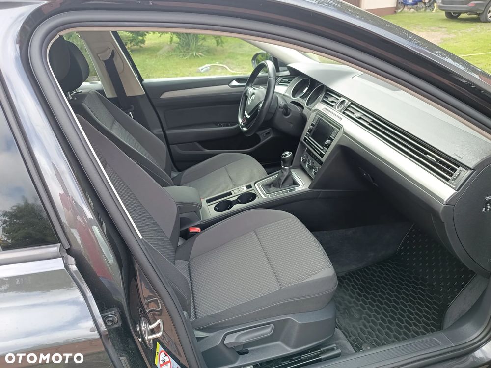 Volkswagen Passat 1.4 TSI BMT Trendline - 32