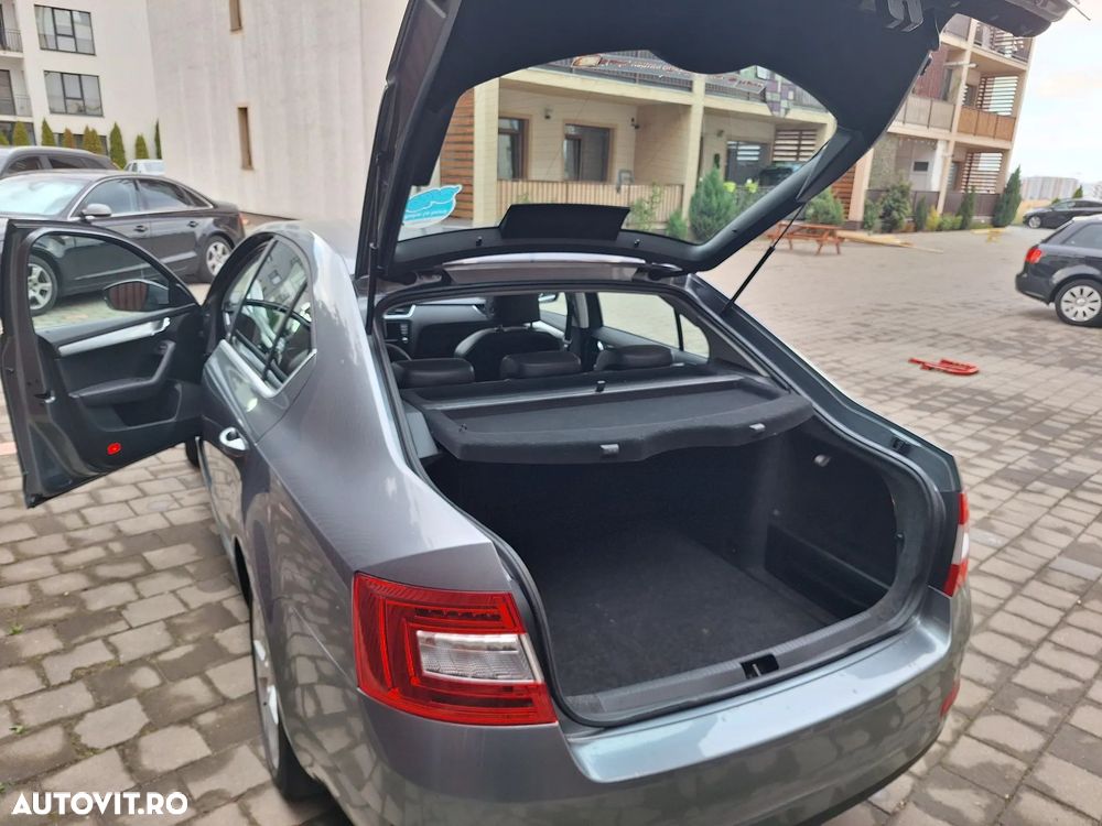 Skoda Octavia 2.0 TDI ELEGANCE DSG - 3