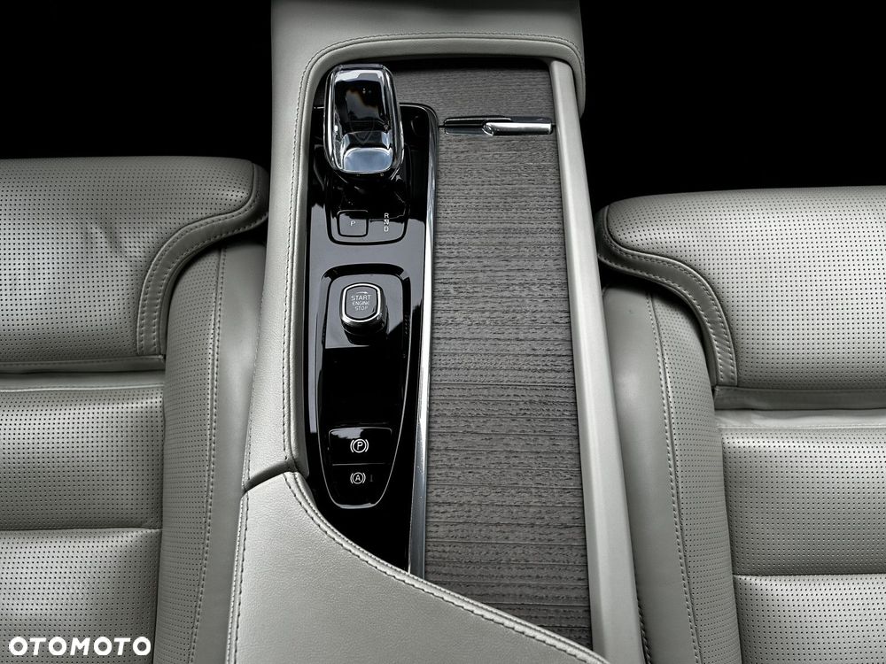 Volvo V90 Cross Country - 16