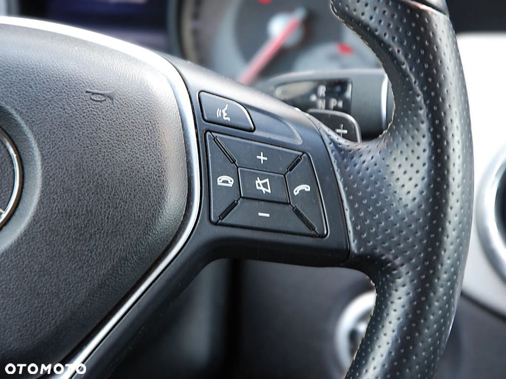 Mercedes-Benz CLA 220 CDI 7G-DCT AMG Line - 30