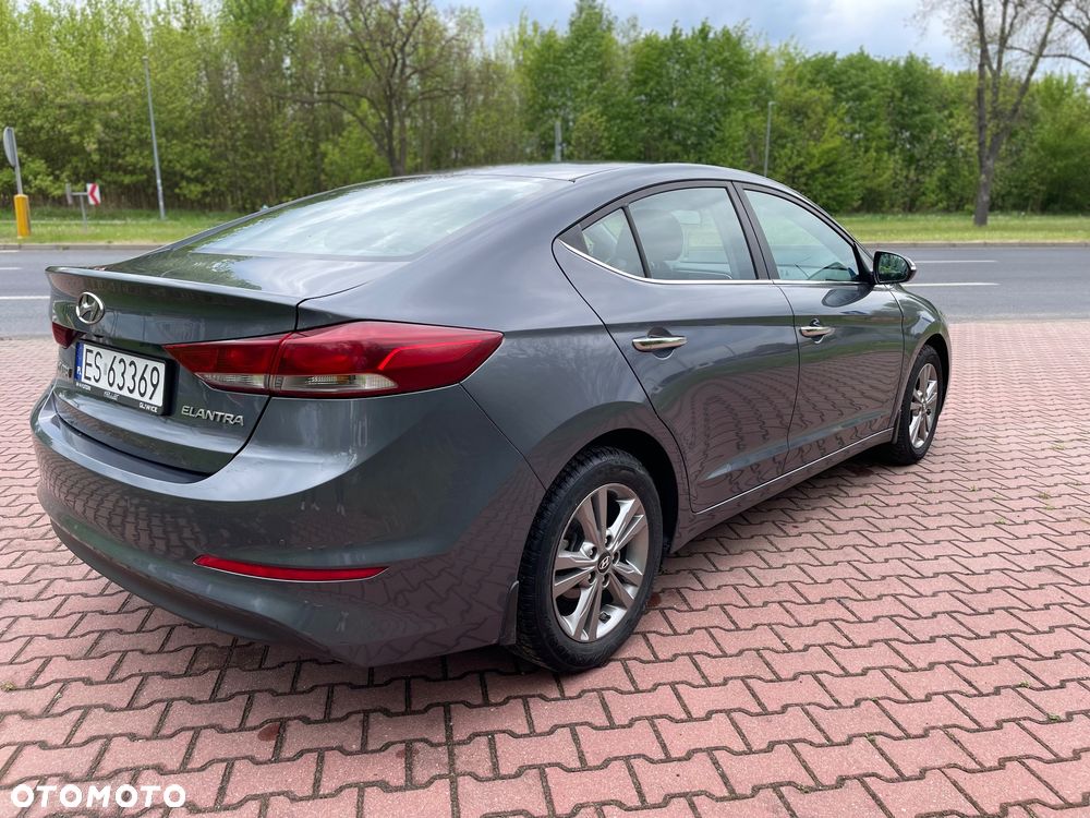 Hyundai Elantra 1.6 Classic Plus - 12