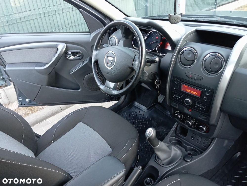 Dacia Duster 1.6 SCe Laureate S&S - 29