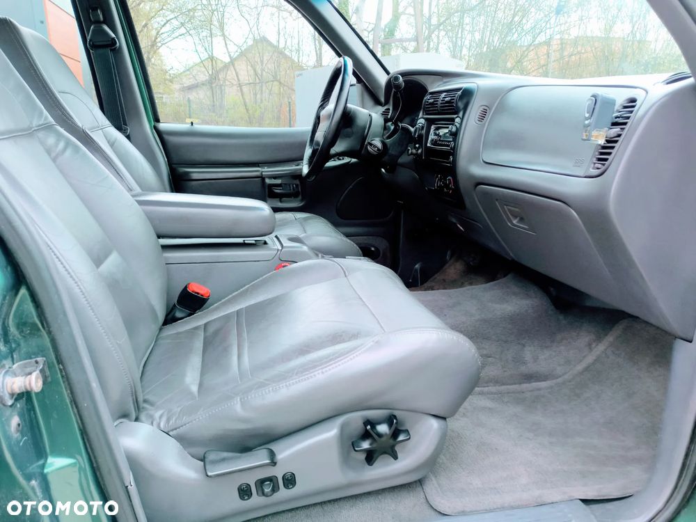 Ford Explorer 4.0 - 8