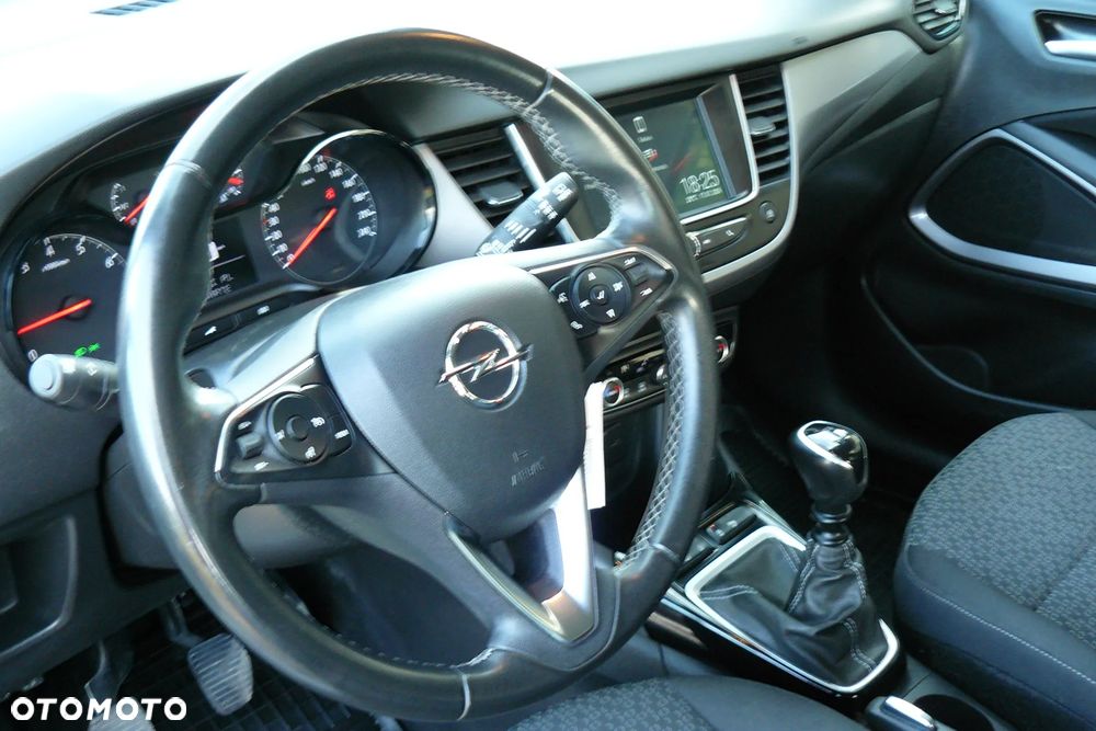 Opel Crossland X 1.2 T Design Line S&S - 17