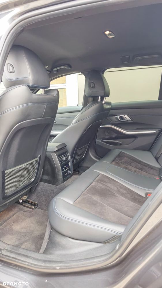 BMW Seria 3 320d xDrive Edition M Sport Shadow - 26