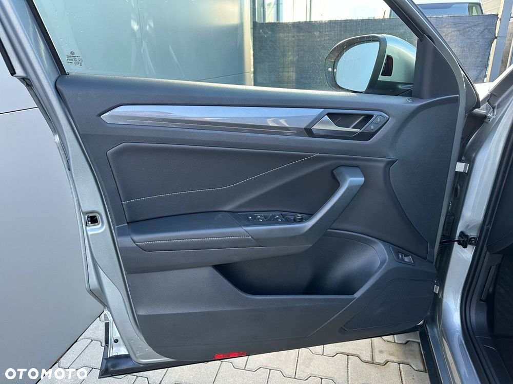 Volkswagen T-Roc - 11