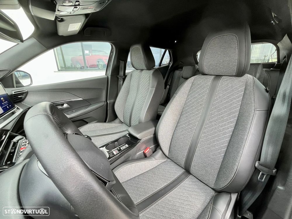 Peugeot 2008 1.2 PureTech Allure - 11
