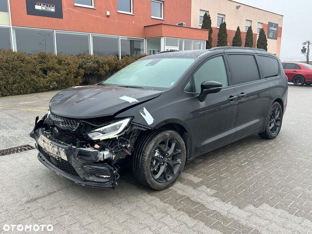 Chrysler Pacifica - 1