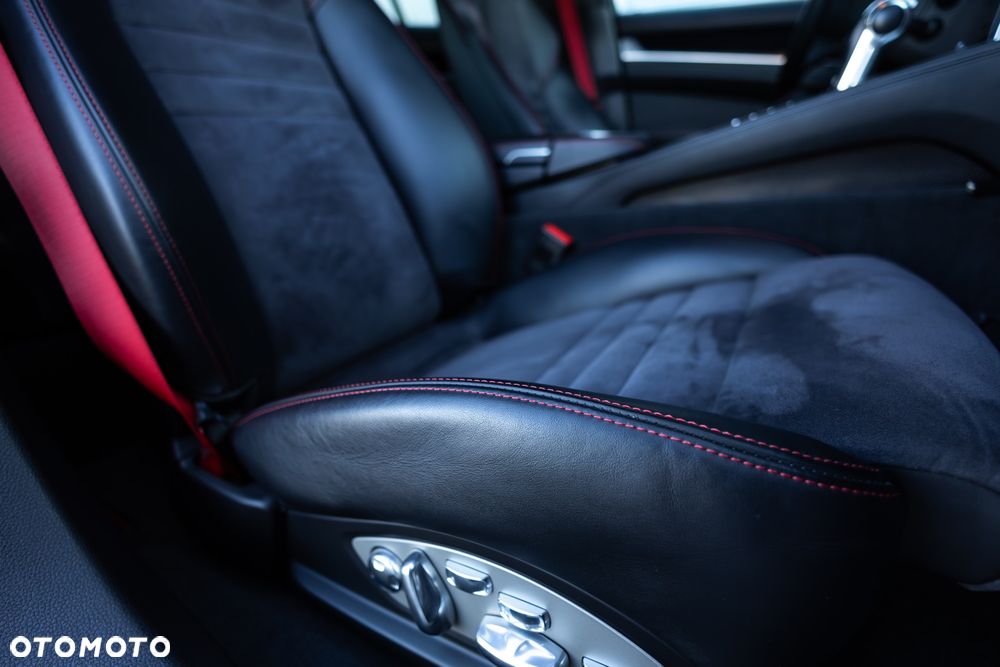 Porsche Panamera GTS PDK - 18