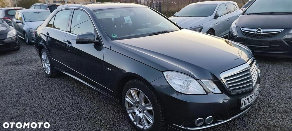 Mercedes-Benz Klasa E 200 BlueEFFICIENCY 7G-TRONIC Elegance - 4