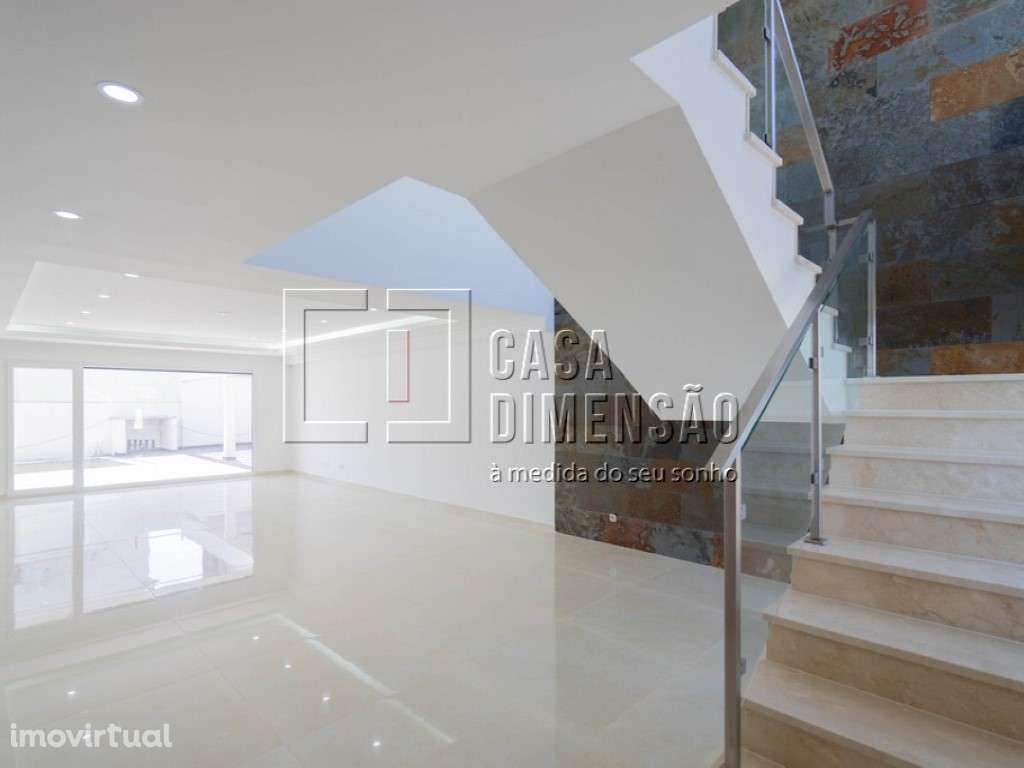 Moradia de Arquitectura Moderna de tipologia T4 na zona da Marisol/... - Grande imagem: 2/60