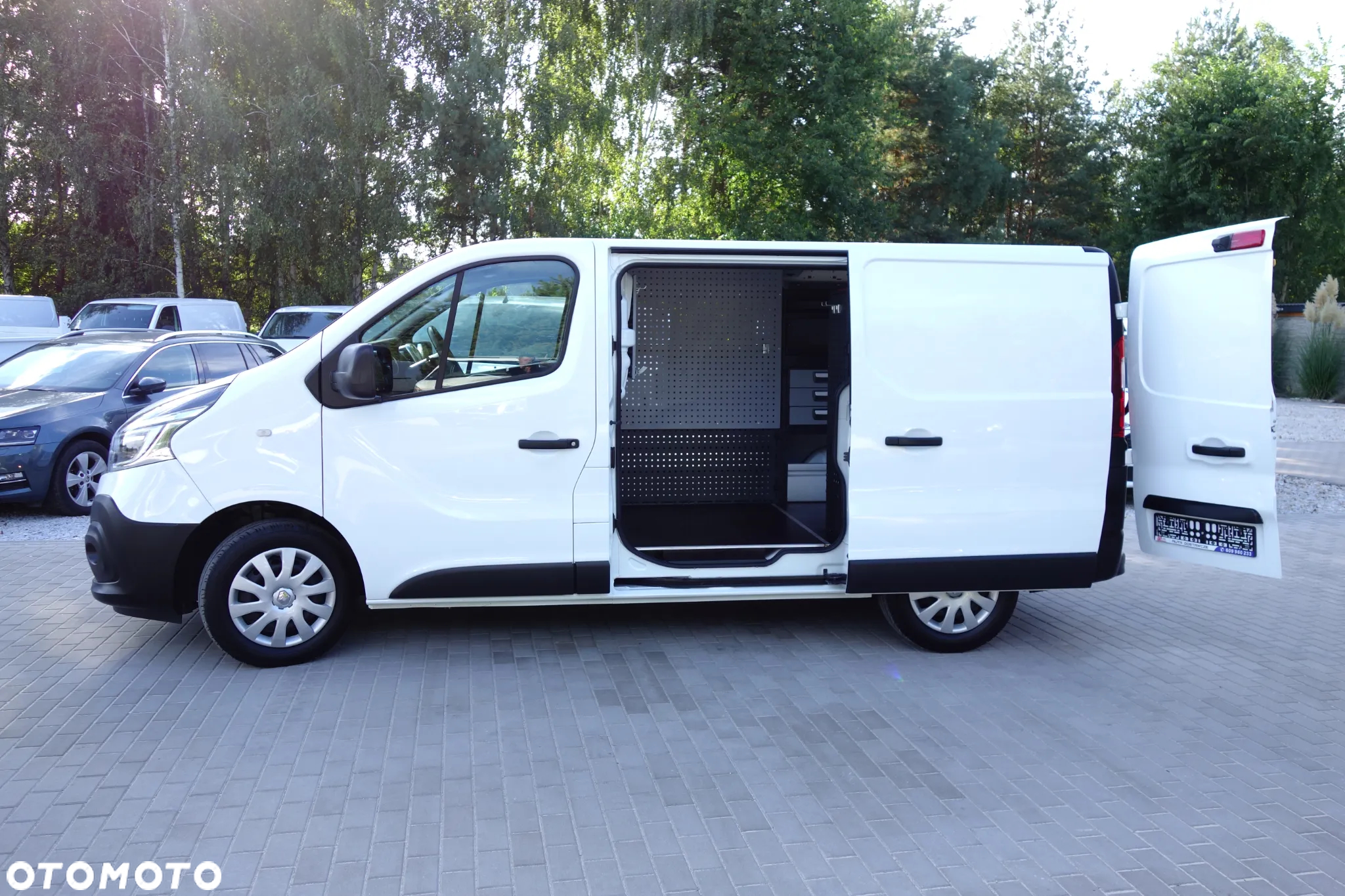 Renault Trafic 2.0 Dci 120 KM L1H1  Zabudowa Klima Webasto 2 x Drzwi Boczne - 3