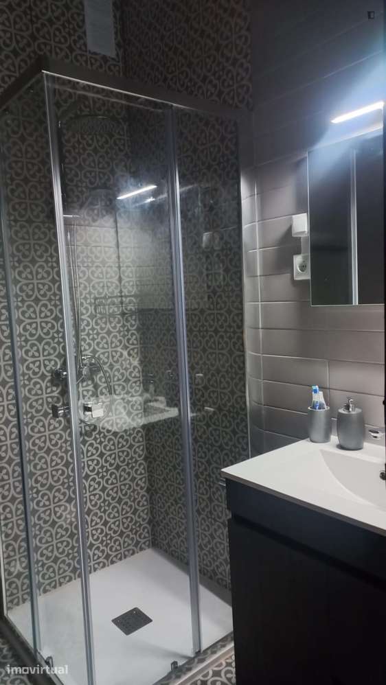 Quarto - localizado em Santo Ildefonso Porto - Grande imagem: 3/14