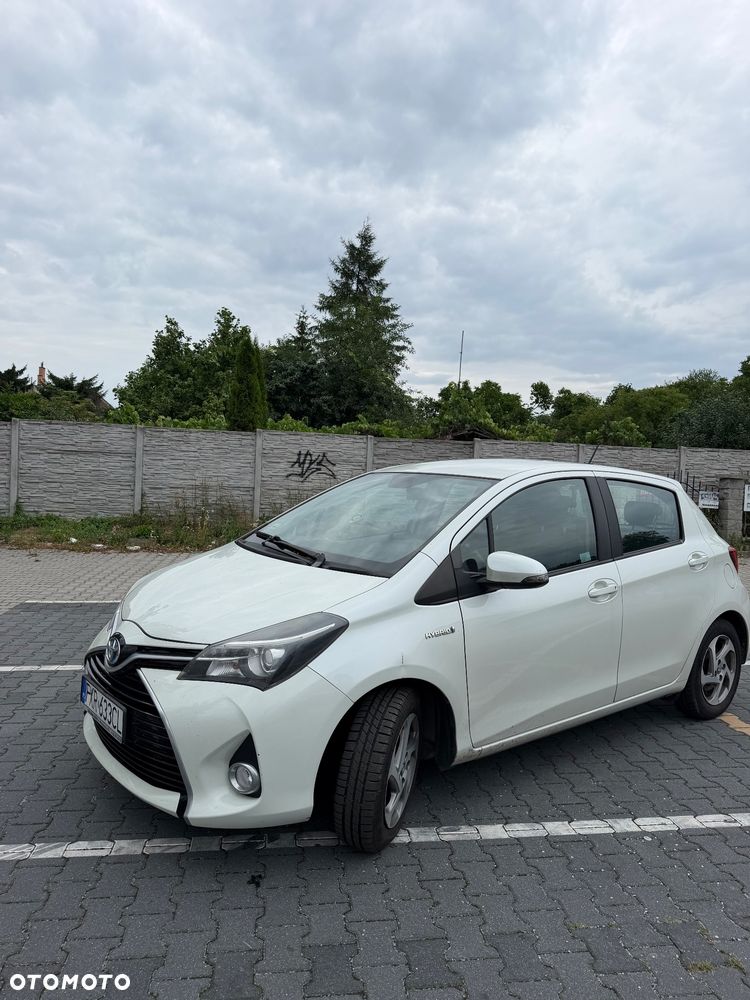 Toyota Yaris Hybrid 100 Premium - 3