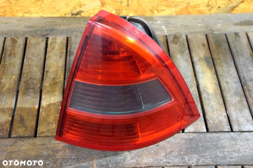 Citroen C5 LIFT 04-08 Lampa tylna prawa prawy tył sedan EUROPA