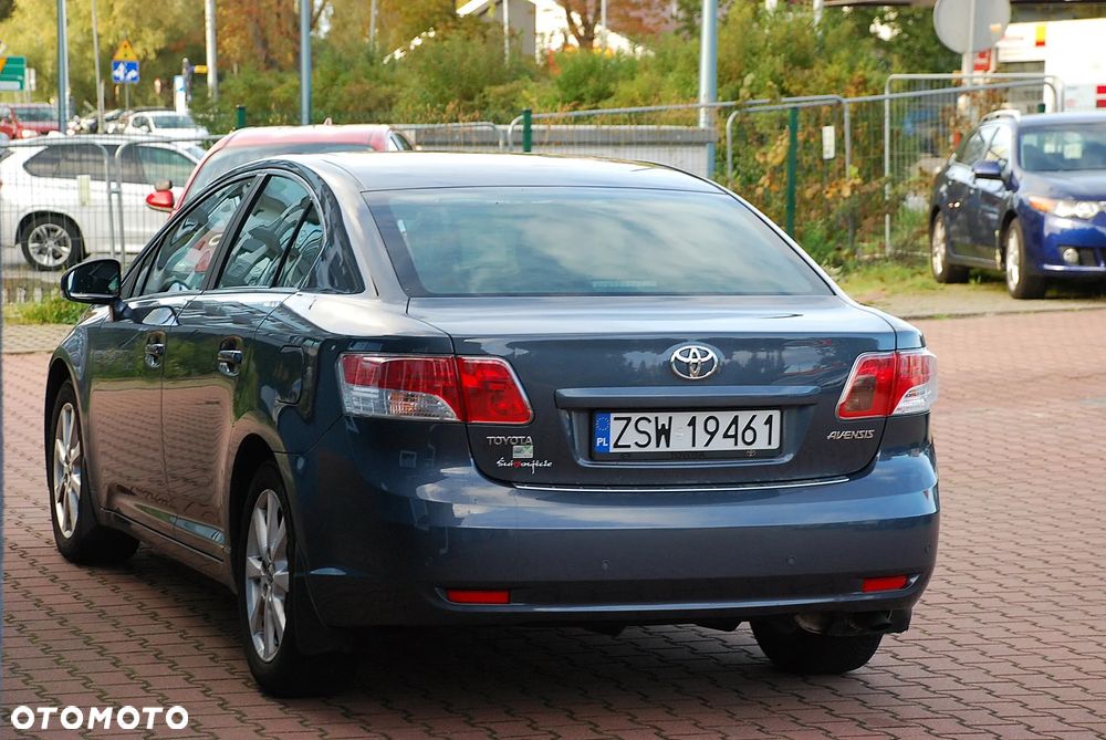 Toyota Avensis - 22