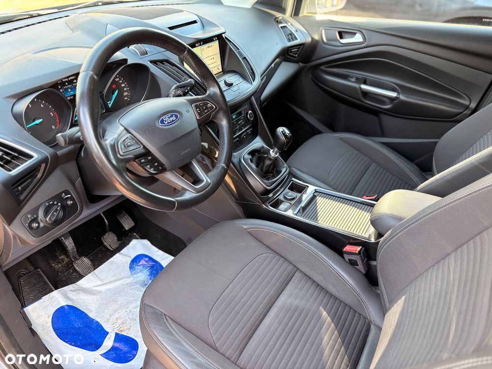 Ford Kuga 2.0 TDCi 2x4 Titanium - 15