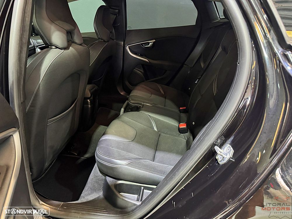 Volvo V40 D2 Black Line - 17