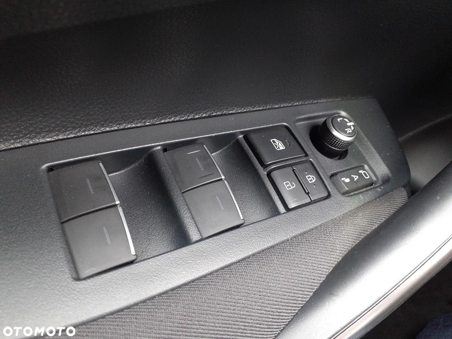 Toyota Corolla - 22