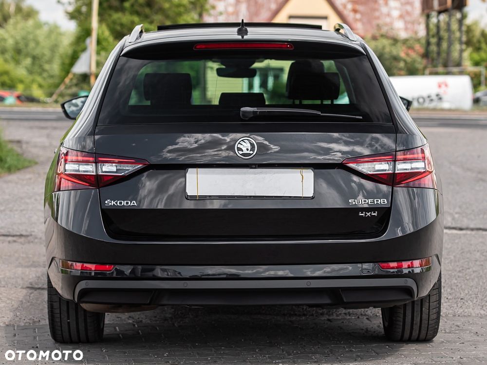 Skoda Superb 2.0 TDI 4x4 DSG Premium Edition - 11