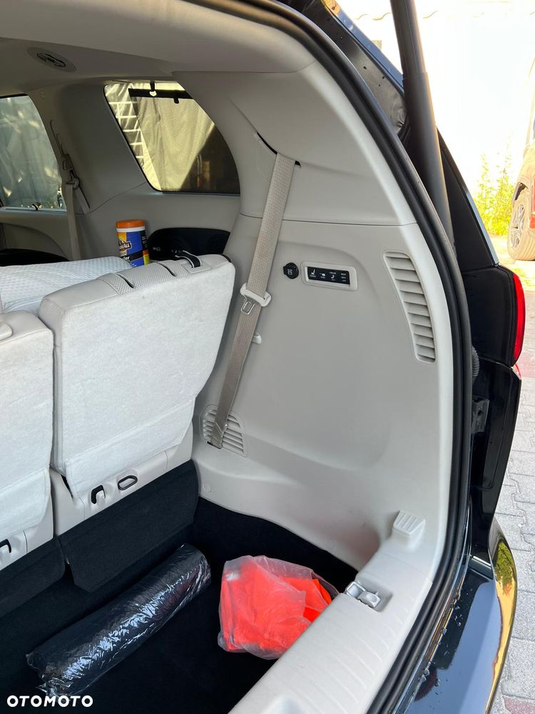 Chrysler Pacifica - 8