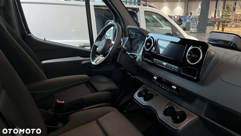 Mercedes-Benz Sprinter SPRINTER 319 CDI automat hak 3,5t Distronic Full - 15