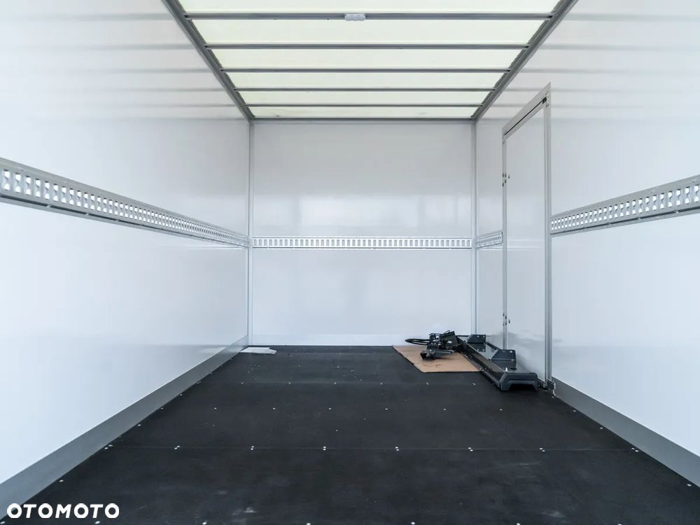 Iveco Daily 35S16H 3.0 kontener z windą - 12