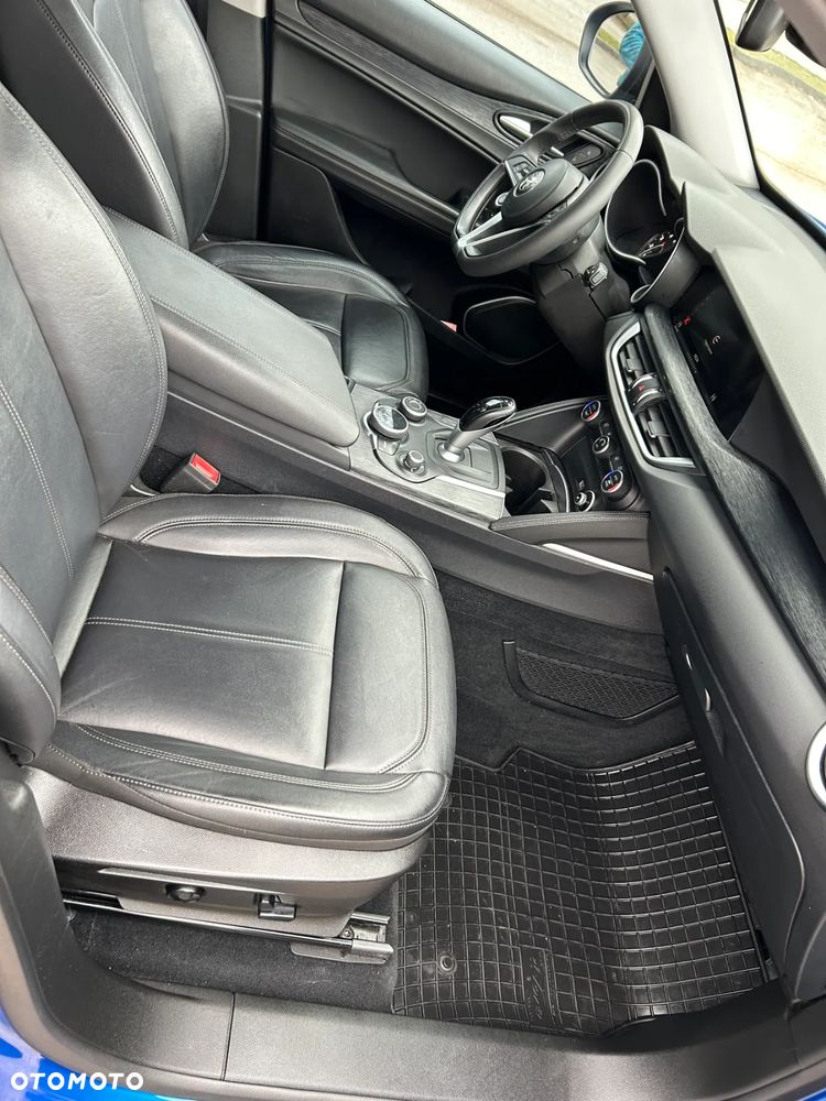 Alfa Romeo Stelvio 2.0 Turbo 16V AT8-Q4 Sprint - 8