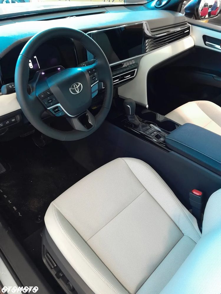 Toyota Camry - 6