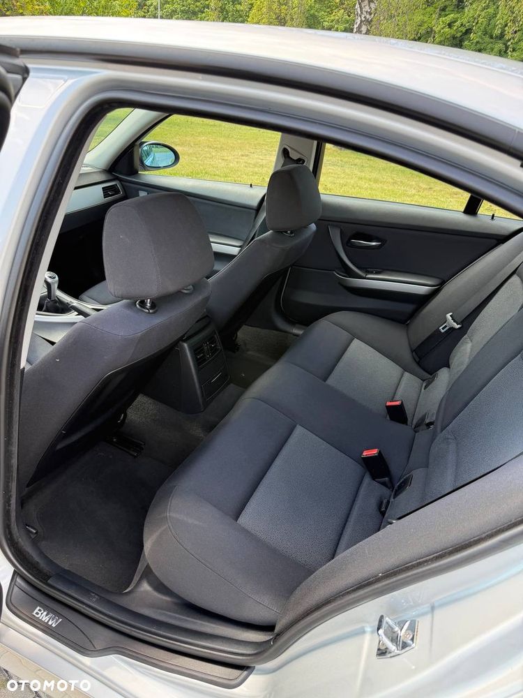 BMW Seria 3 320i - 10