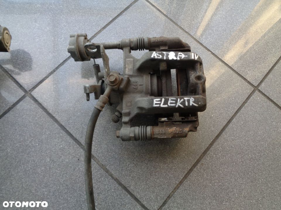 Zacisk prawy i lewy tył Opel Astra IV J elektr. - 2