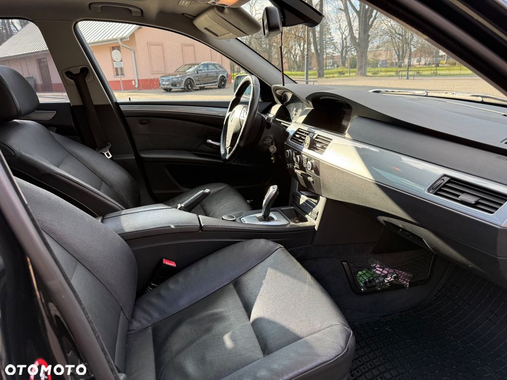 BMW Seria 5 523i - 5