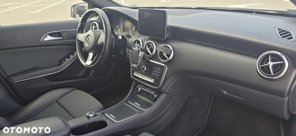 Mercedes-Benz Klasa A 160 7G-DCT AMG Line - 12